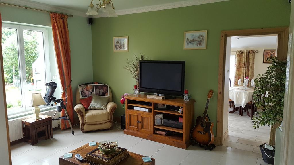 La Maison Celtique Saint-Nicolas-du-Pélem Extérieur photo