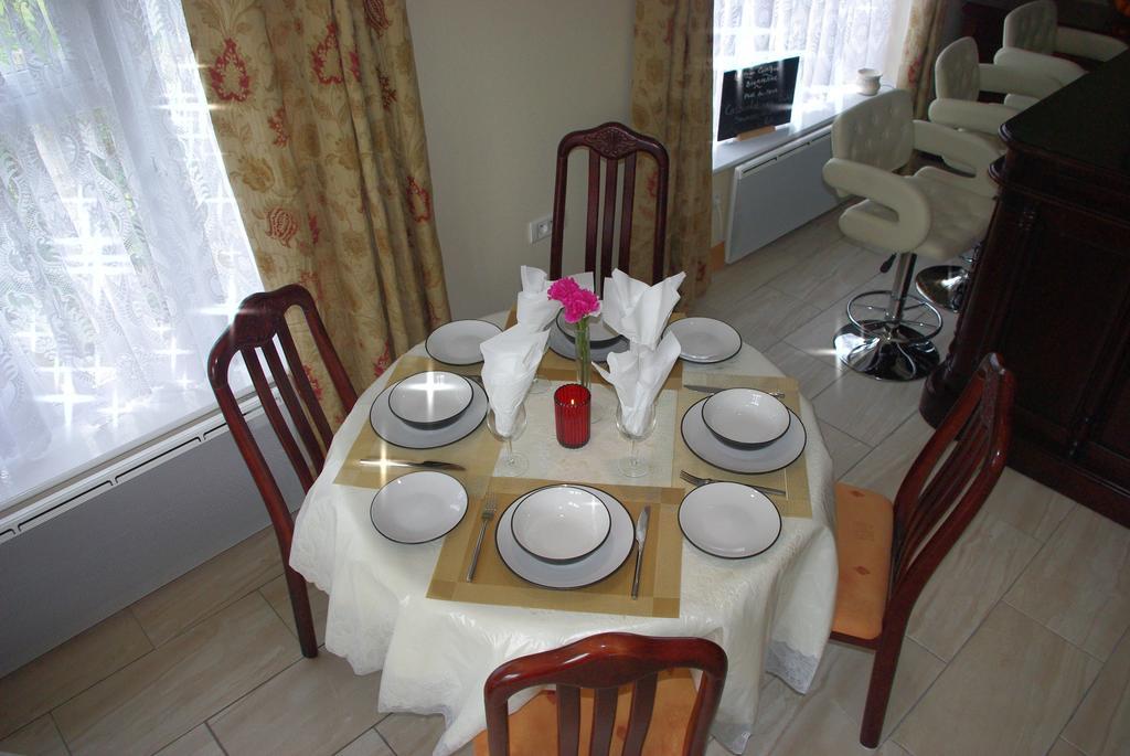 La Maison Celtique Saint-Nicolas-du-Pélem Extérieur photo